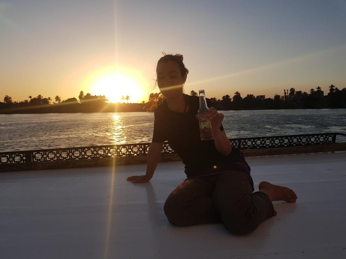 Nile Sunrise Felucca Boat Private Rental Luxor Exteriör bild
