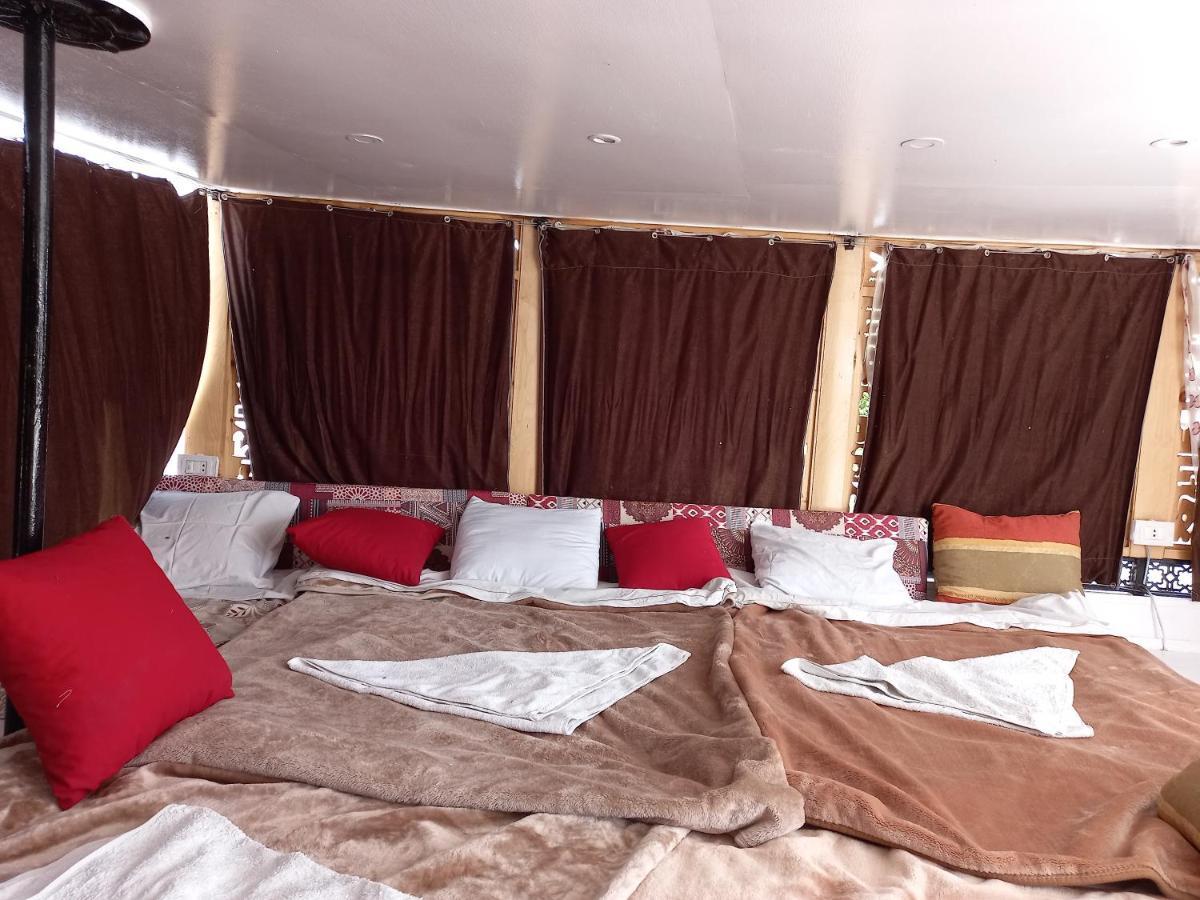 Nile Sunrise Felucca Boat Private Rental Luxor Exteriör bild
