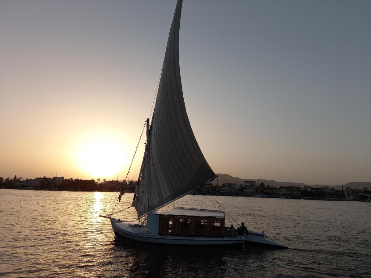 Nile Sunrise Felucca Boat Private Rental Luxor Exteriör bild