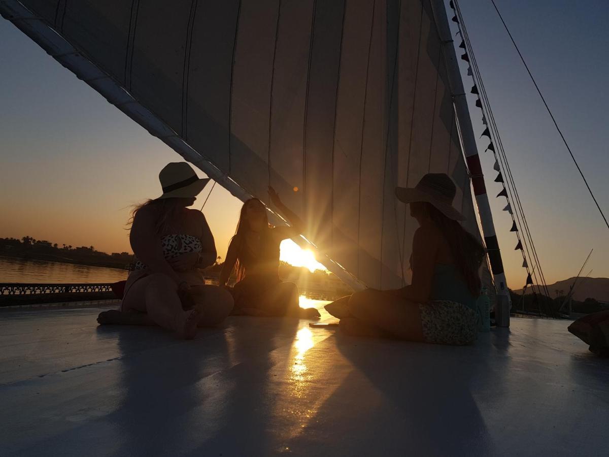 Nile Sunrise Felucca Boat Private Rental Luxor Exteriör bild