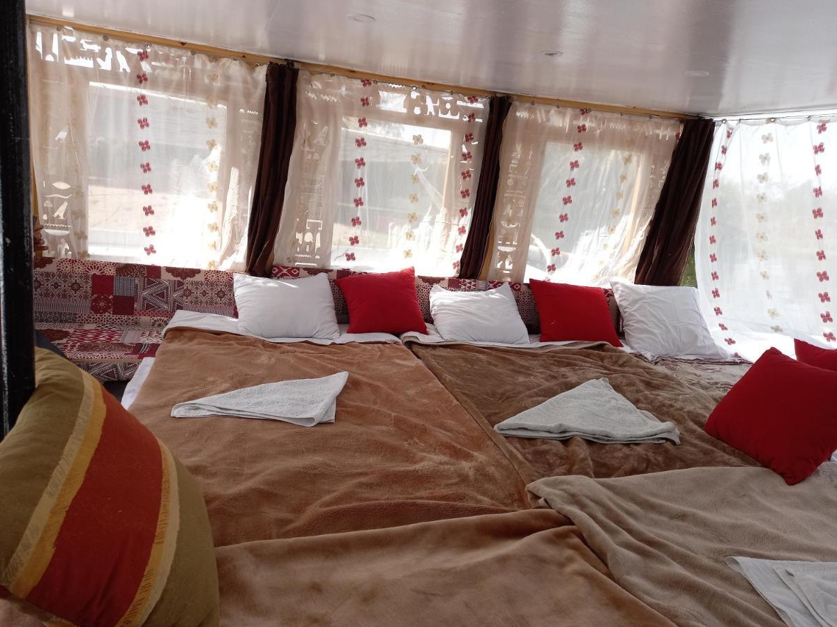 Nile Sunrise Felucca Boat Private Rental Luxor Exteriör bild