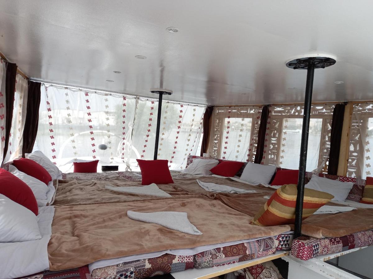Nile Sunrise Felucca Boat Private Rental Luxor Exteriör bild
