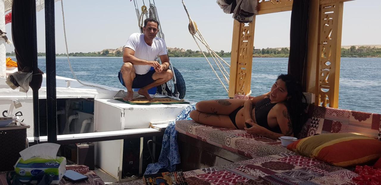 Nile Sunrise Felucca Boat Private Rental Luxor Exteriör bild