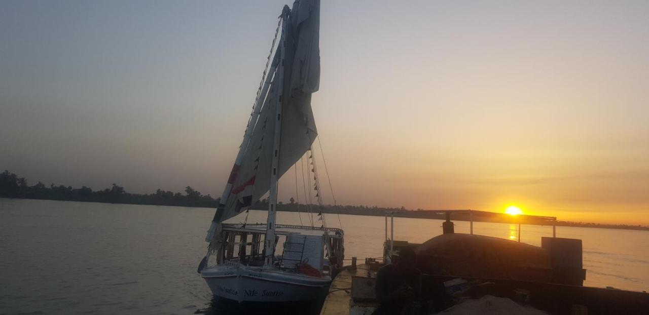 Nile Sunrise Felucca Boat Private Rental Luxor Exteriör bild