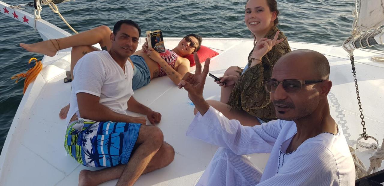 Nile Sunrise Felucca Boat Private Rental Luxor Exteriör bild