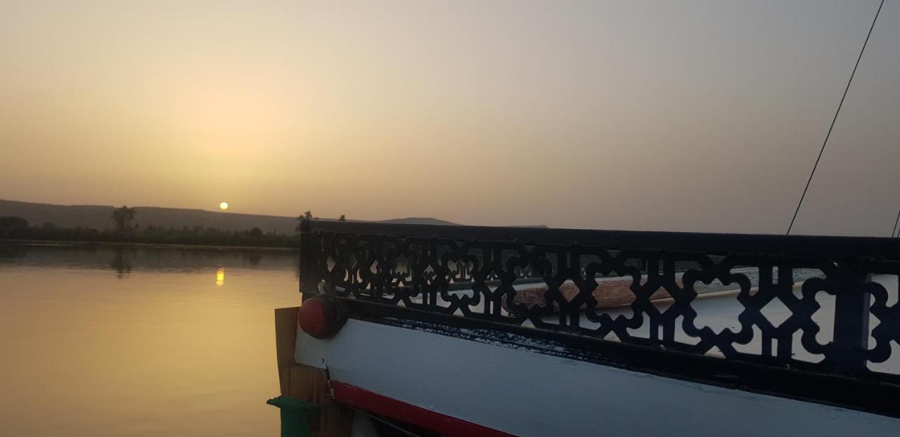 Nile Sunrise Felucca Boat Private Rental Luxor Exteriör bild