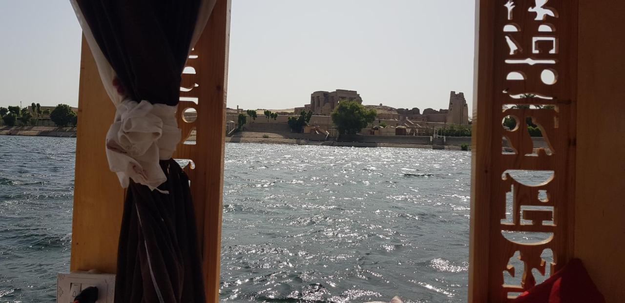 Nile Sunrise Felucca Boat Private Rental Luxor Exteriör bild