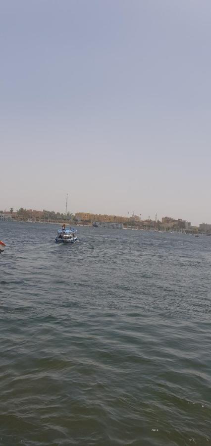 Nile Sunrise Felucca Boat Private Rental Luxor Exteriör bild